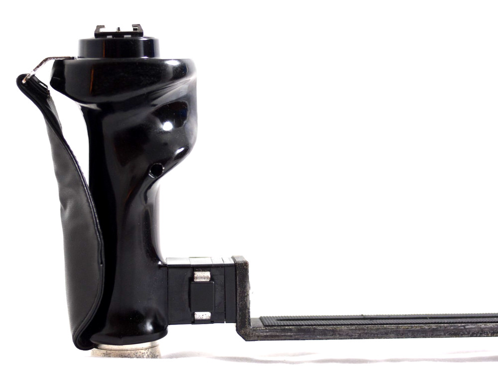HEAVY DUTY VIVITAR QUICK RELEASE CAMERA FLASH BRACKET WITH CABLE SHUTTER RELEASE