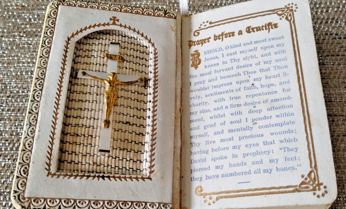Rare Miniature Bible Prayer Book 1925 celluloid cover, Gold trim - Used