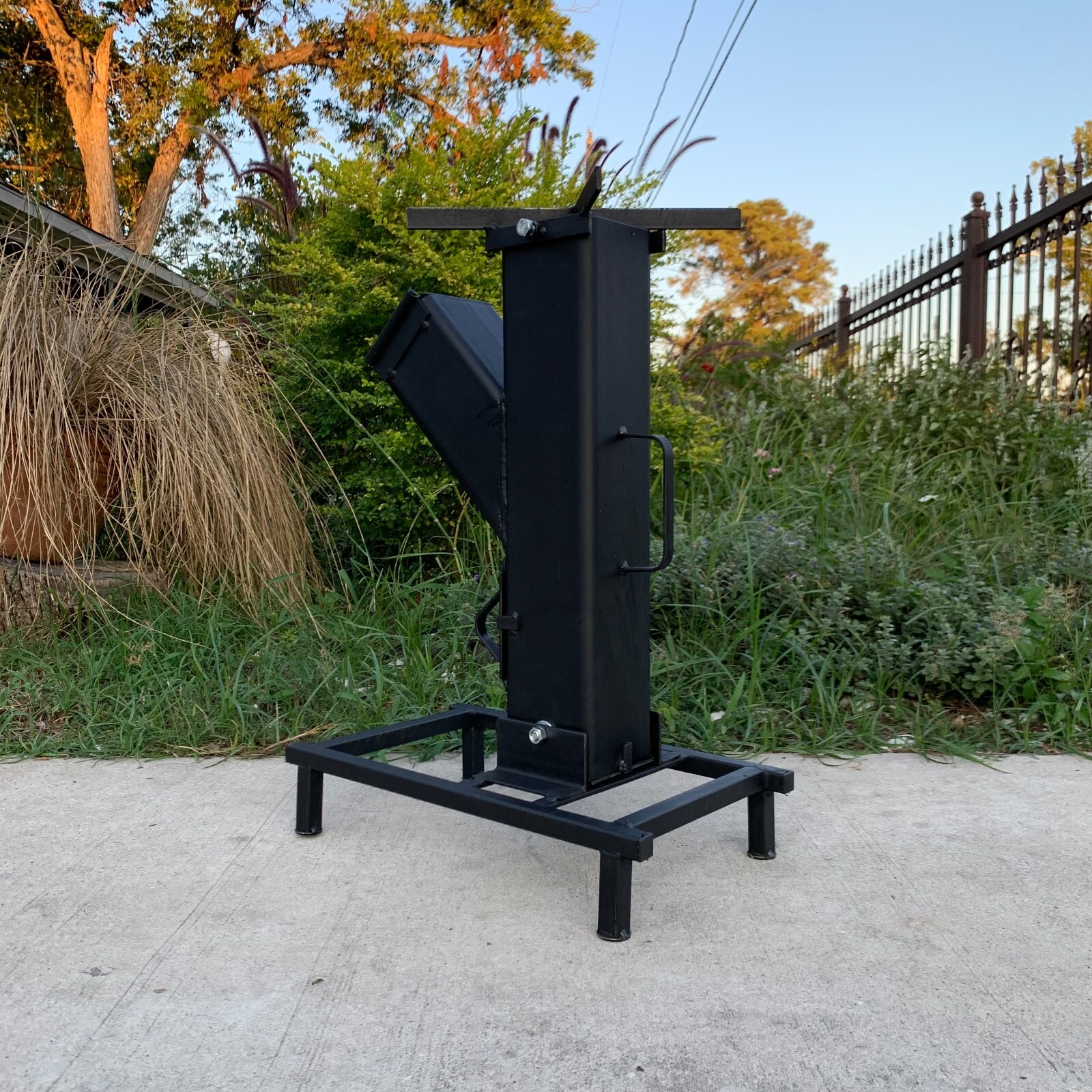 LAREDOS BLACKSMITHS PORTABLE  ROCKET STOVE 2YRS WARRANTY