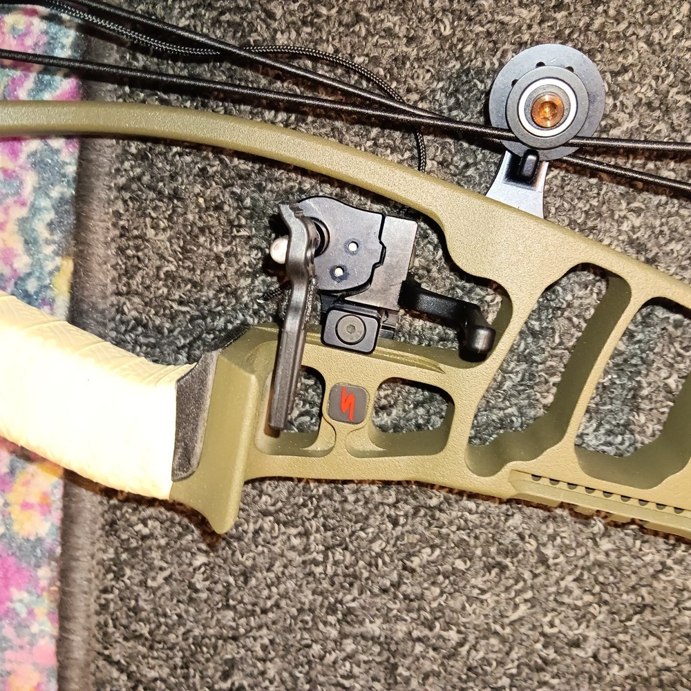 Hoyt Z1s Left Hand