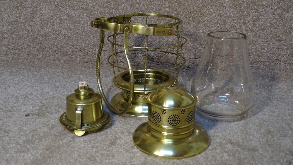 PETER GRAY & SONS RAILROAD CONDUCTOR LANTERN (C4)