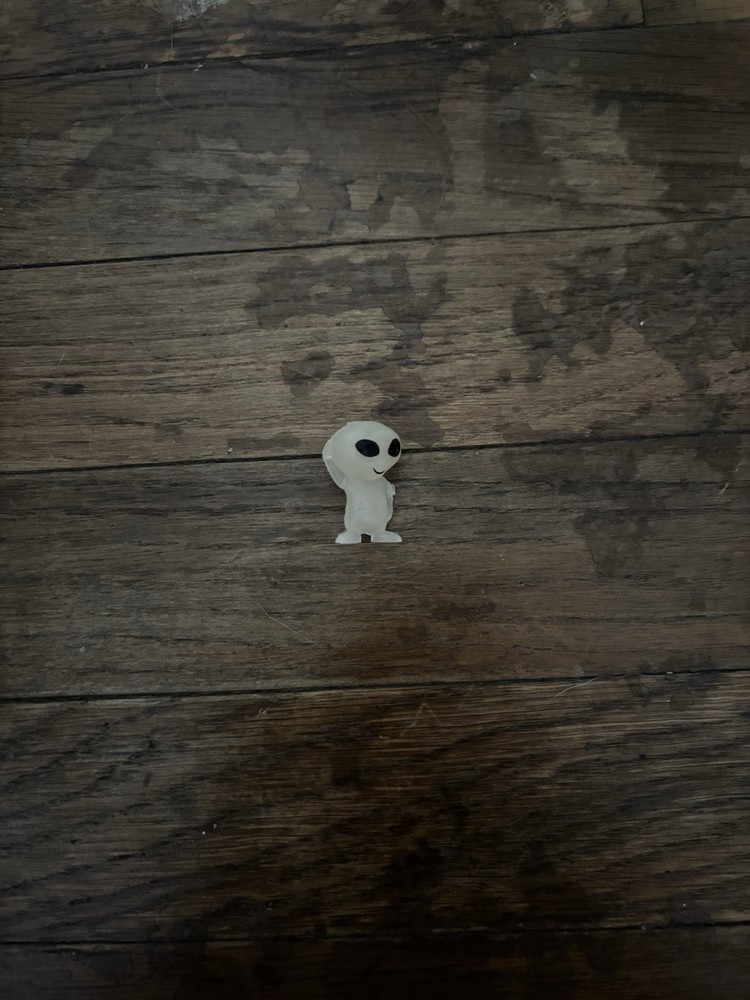 mini alien figurine