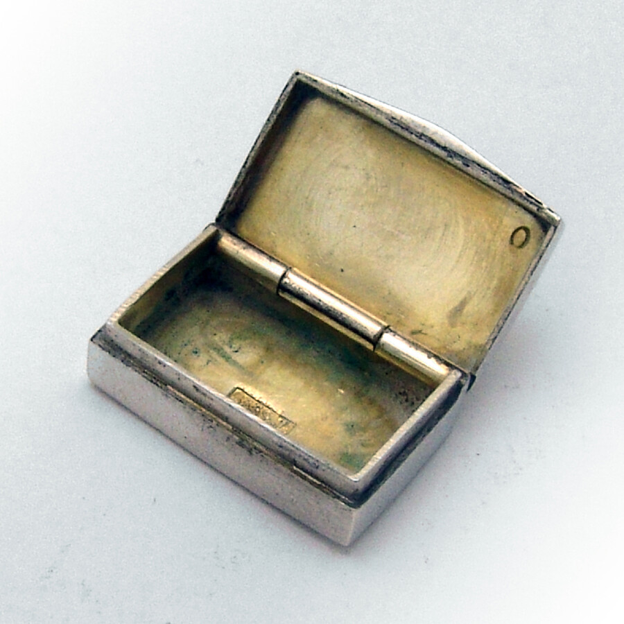 Tiny Rectangular Box 835 Silver