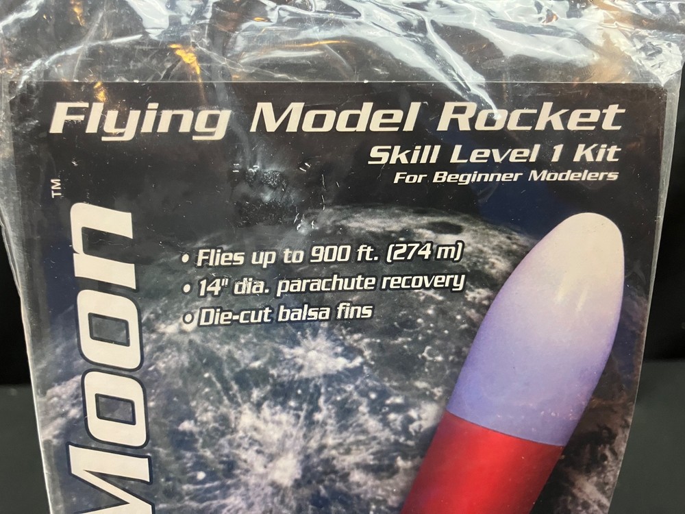 Quest Full Moon Flying Model Rocket Kit #1016 - OOP