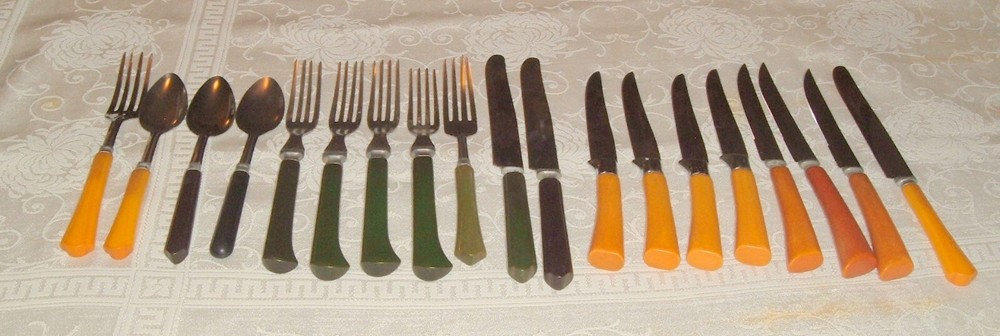 Vtg Bakelite 19 pc Flatware Butterscotch Black Green