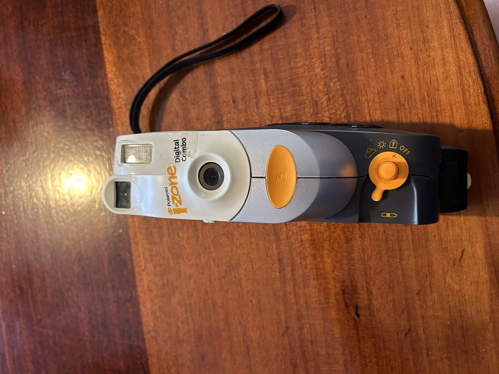 Polaroid I Zone Camera With User Guide