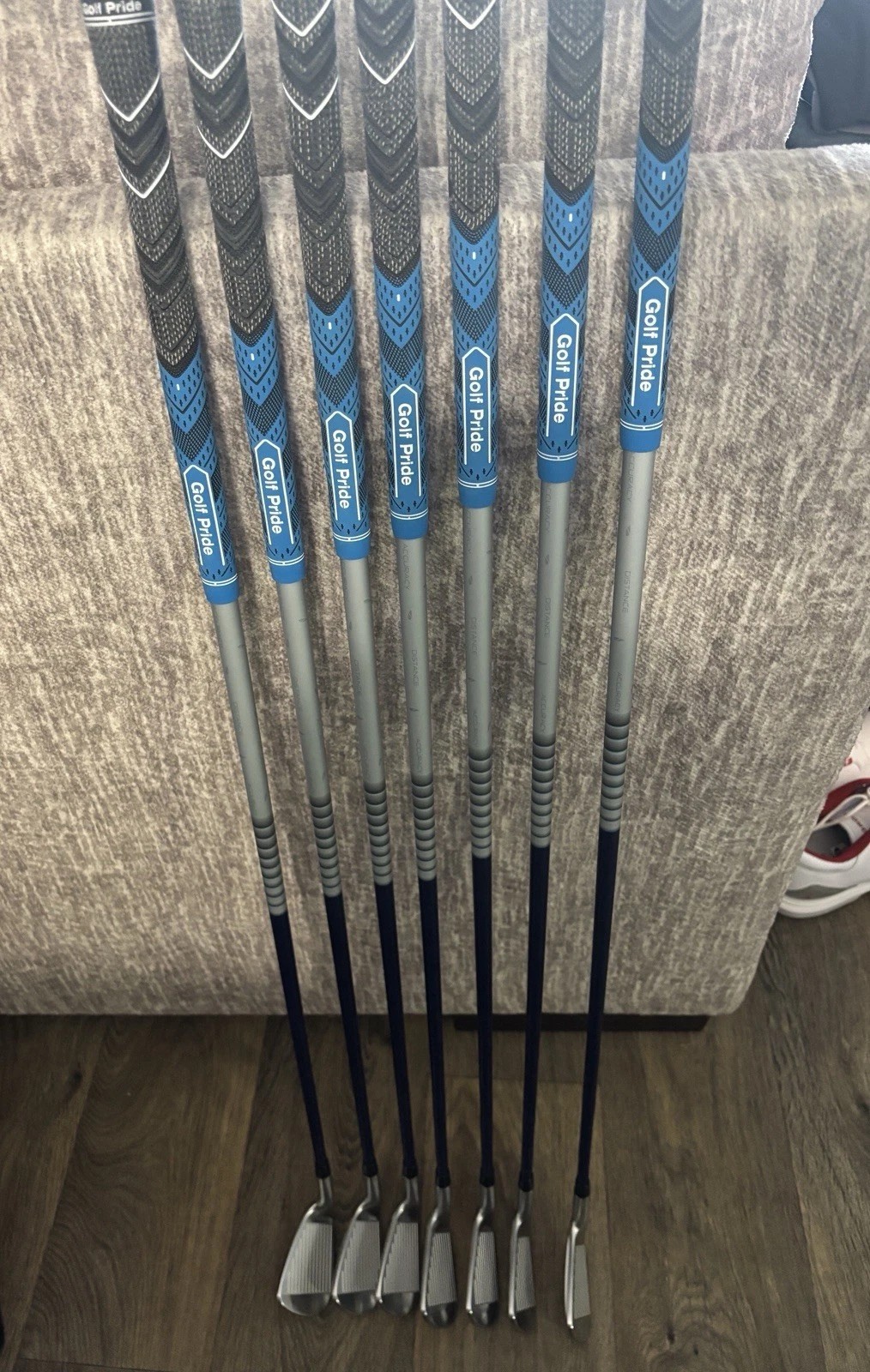 Miura TC-202 Iron’s 4-PW Graphite Design Tour AD-65 Reg Flex, MCC Blk/Blue Grip