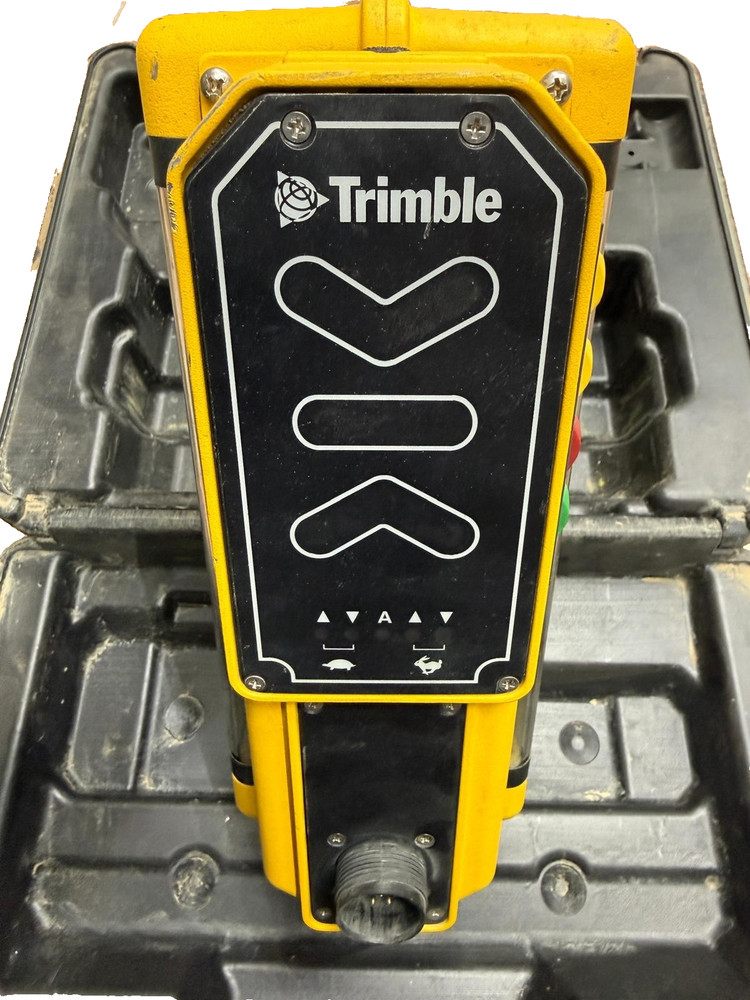 TRIMBLE GCR-2SM GRADE CONTROL RECEIVER W/CASE