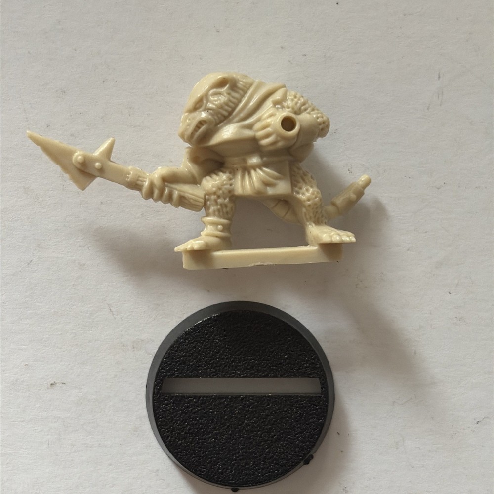 Advanced Heroquest figure Skaven (E) Without Shield