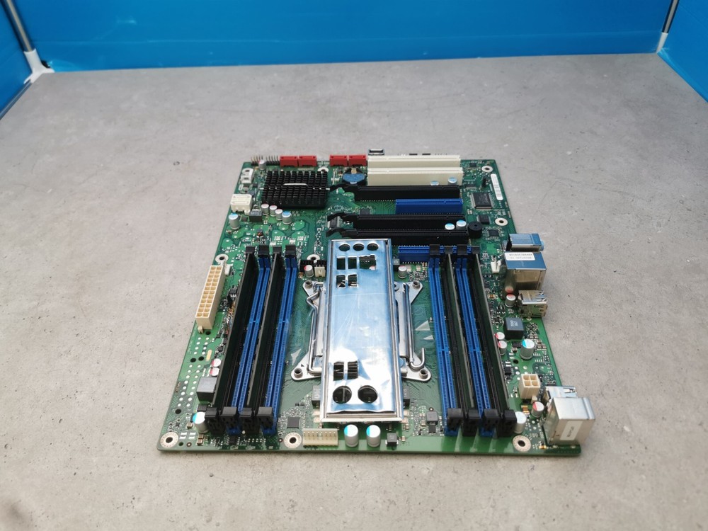 Fujitsu D3128-B25 GS 1 Intel C600 (prof. X79) Socket 2011 w/ Processor + RAM