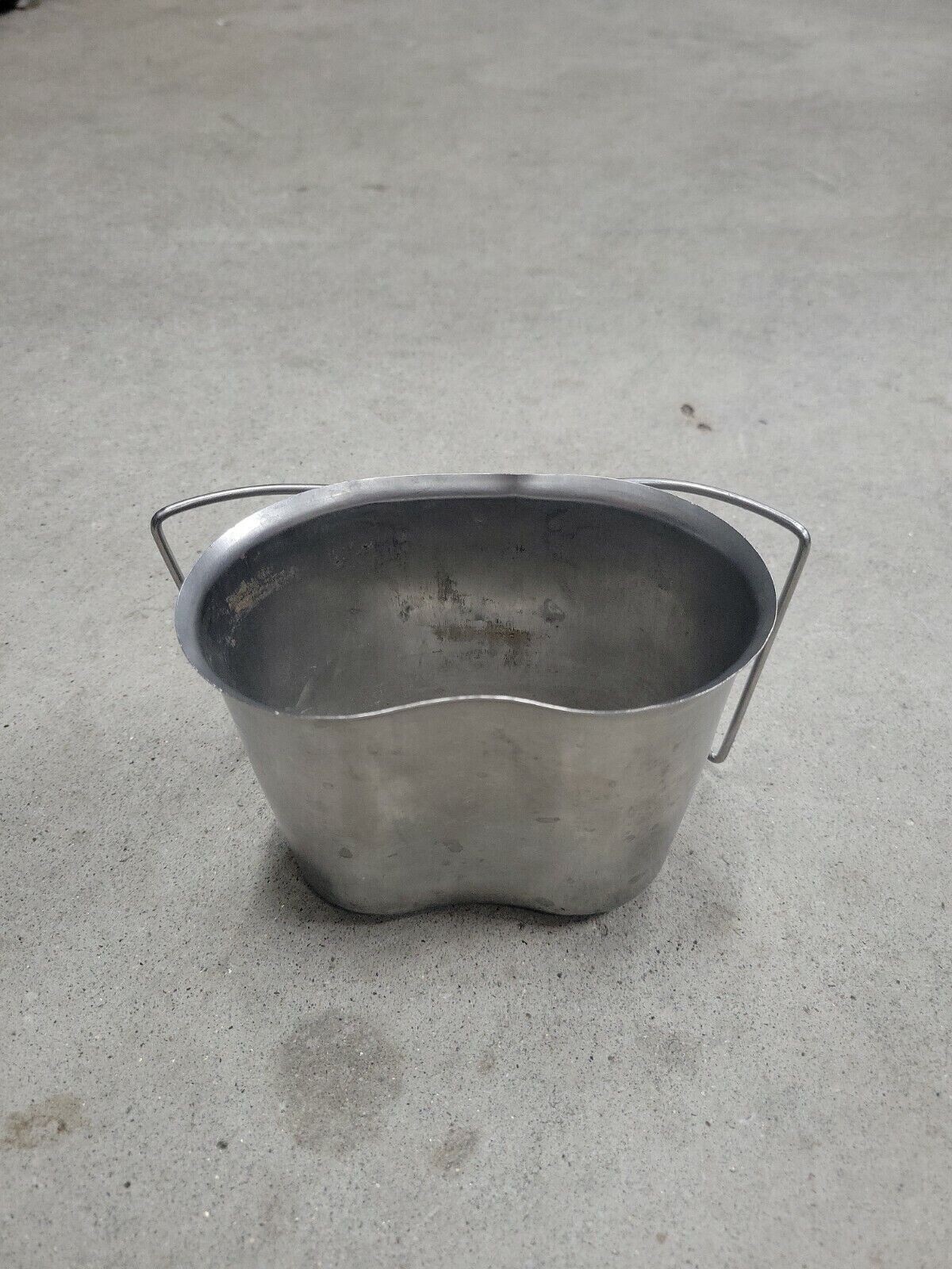 US Military Surplus 1-Quart Metal Canteen Cup w/ Butterfly Wire Handle GC