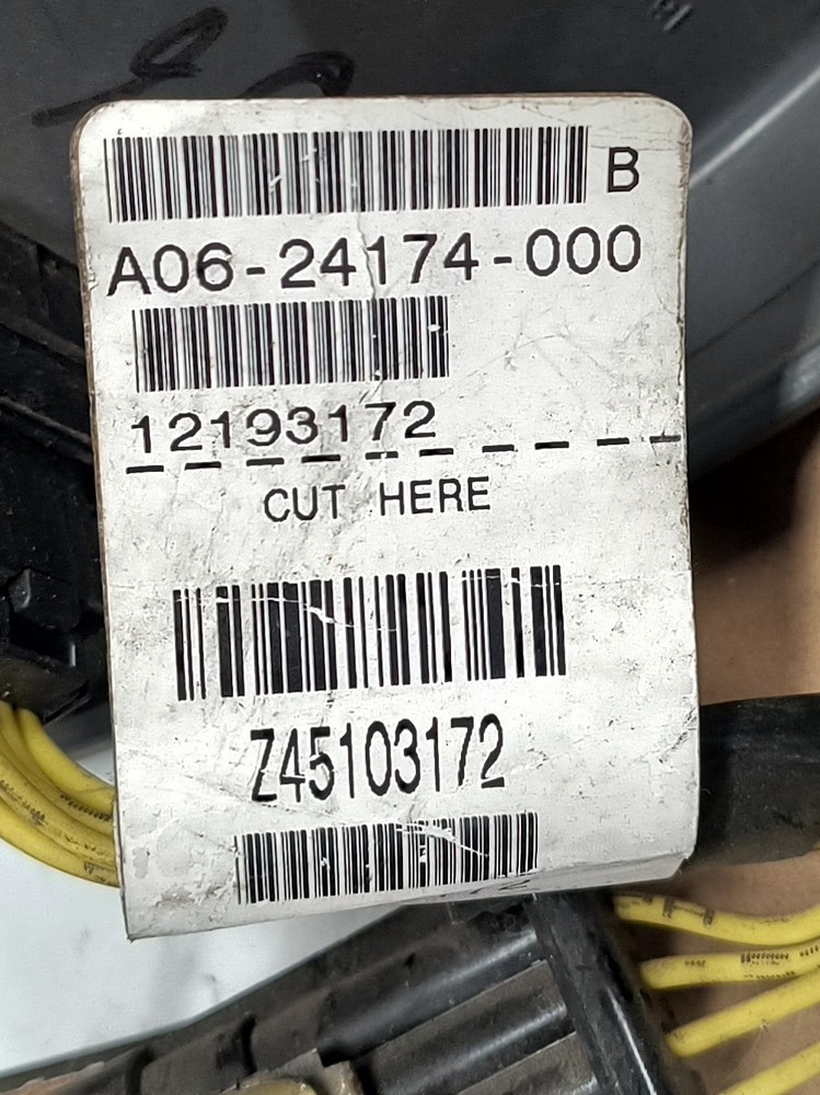 FREIGHTLINER COLUMBIA PANEL-SWITCH CAB DOOR GRAY LH / DRIVER