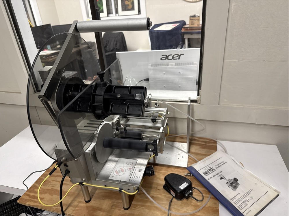 Universal R310 Round Product Semi-Automatic Labeling Machine