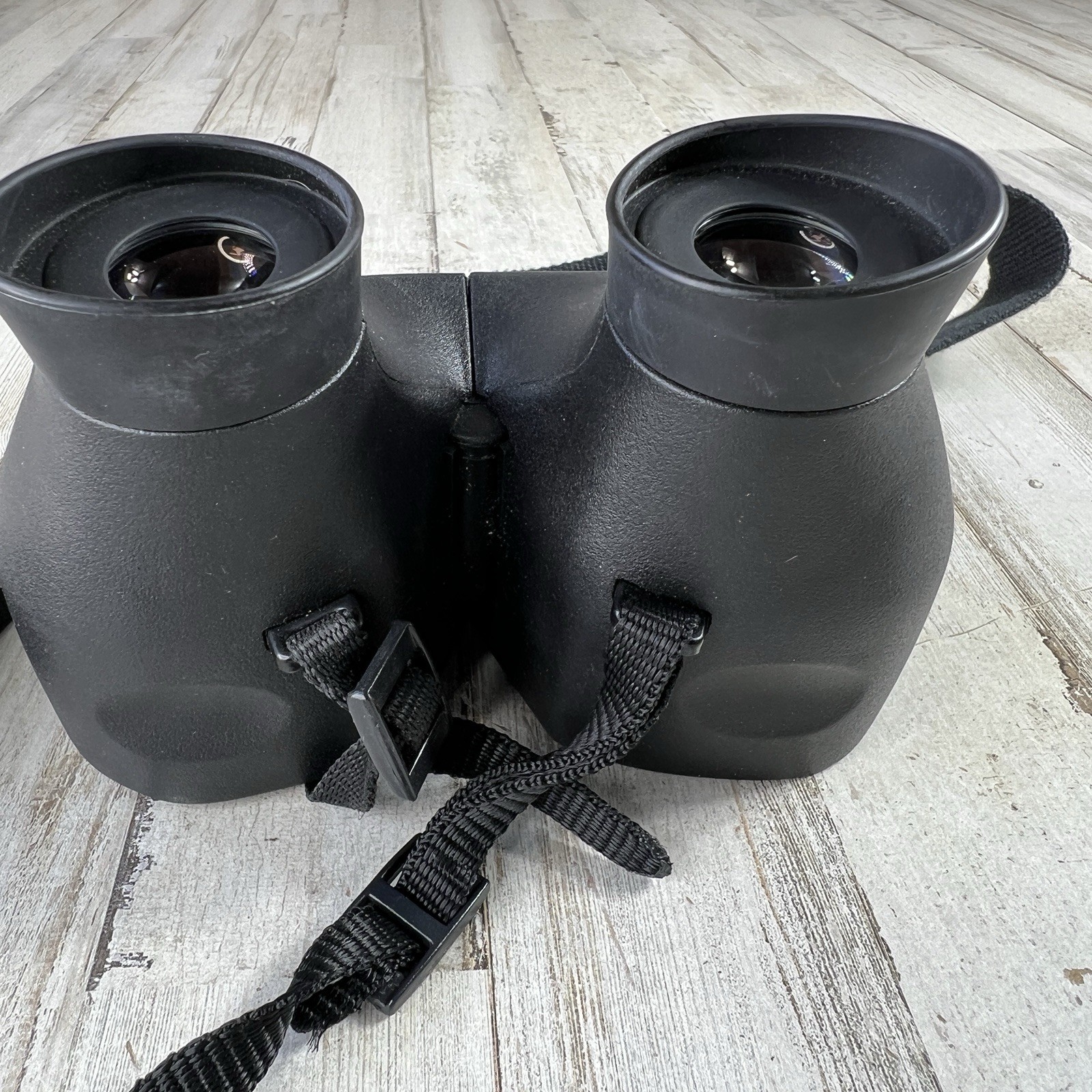 Bushnell Xtra-Wide 4x30 Spectator Sport Binoculars 900' Field of View