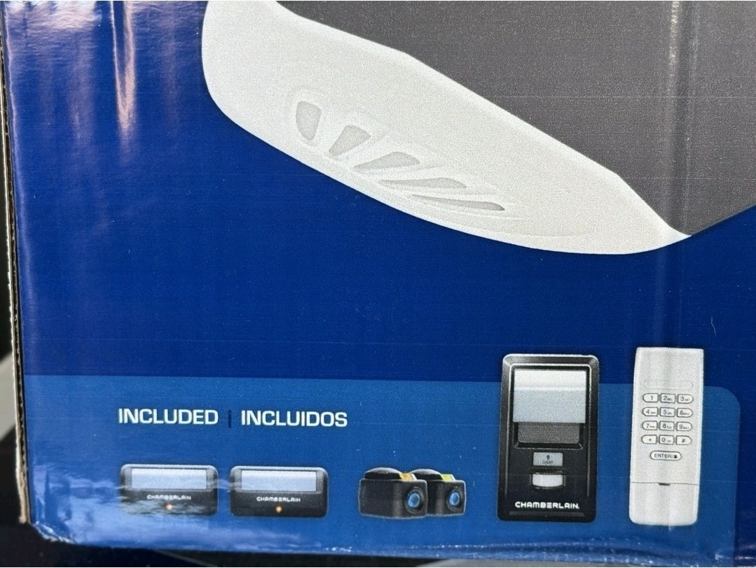 Chamberlain 3/4 HP Smart Quiet Belt Drive Garage Door Opener + Keypad B4505T