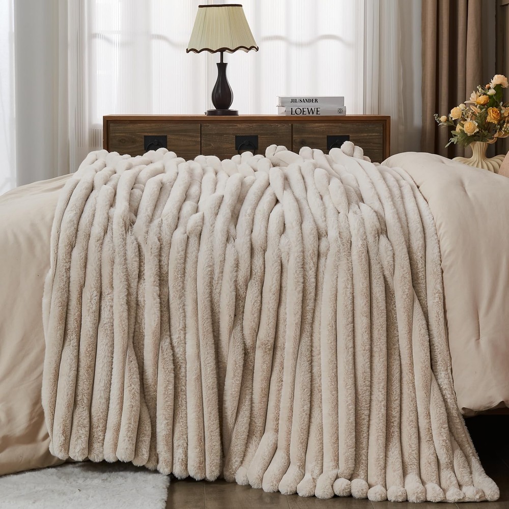 Faux Fur Throw Blanket Linen 3D Ribbed Plush Thick Warm Blanket for Couch Sof...