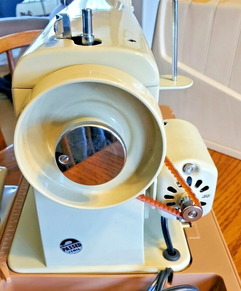 WARDS SIGNATURE SEWING MACHINE UHT J265A