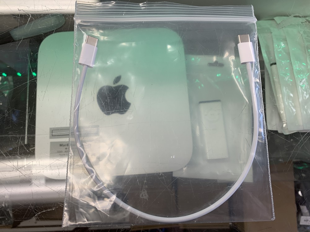 Apple USB-C to USB-C (0.3 m)
