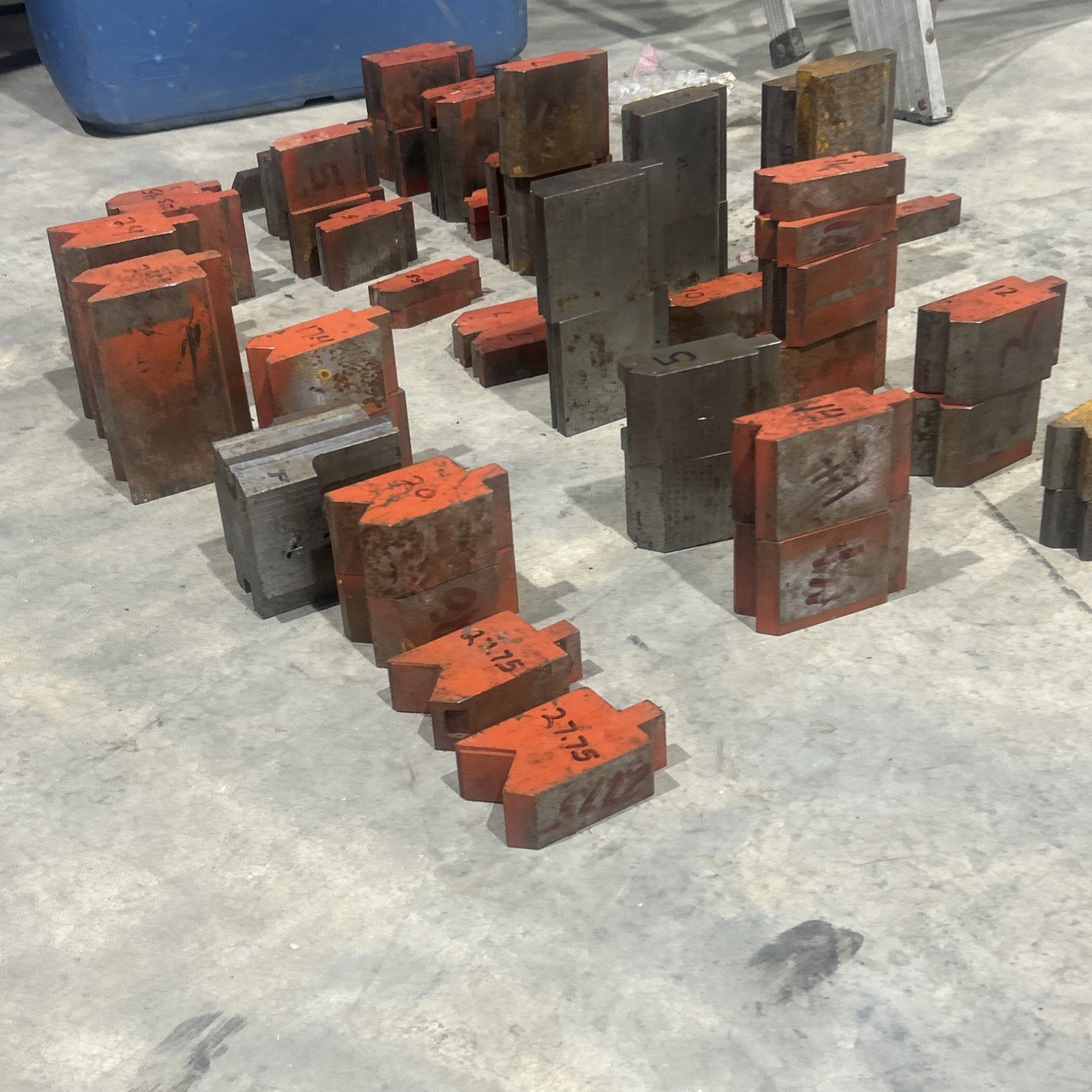 52 PCS. offset brake press dies, step dies, sheet metal forming. METRIC OFFSETS