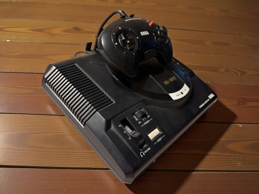 Sega Mega Drive - Console & Controller Stand