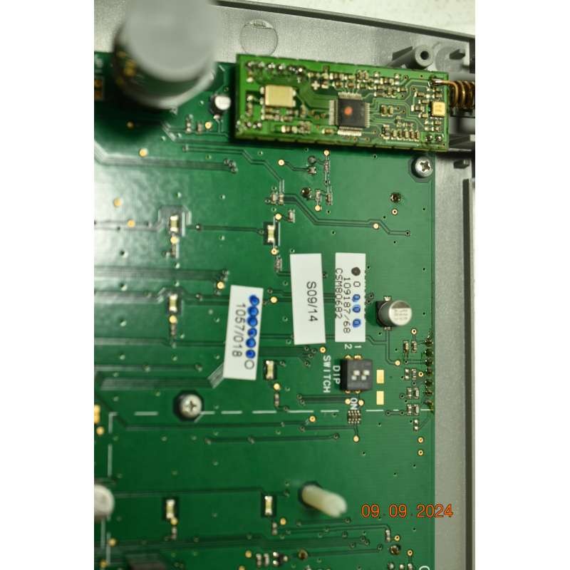URMET 1057/018 WIRELESS CENTRAL With Display and Control Keyboard