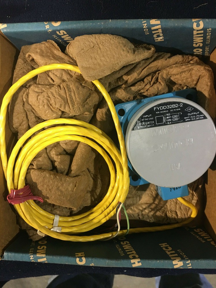 MICRO SWITCH FYDD32B2-2 PROXIMITY SWITCH NON-INCENDIVE (NEW-OLD STOCK)