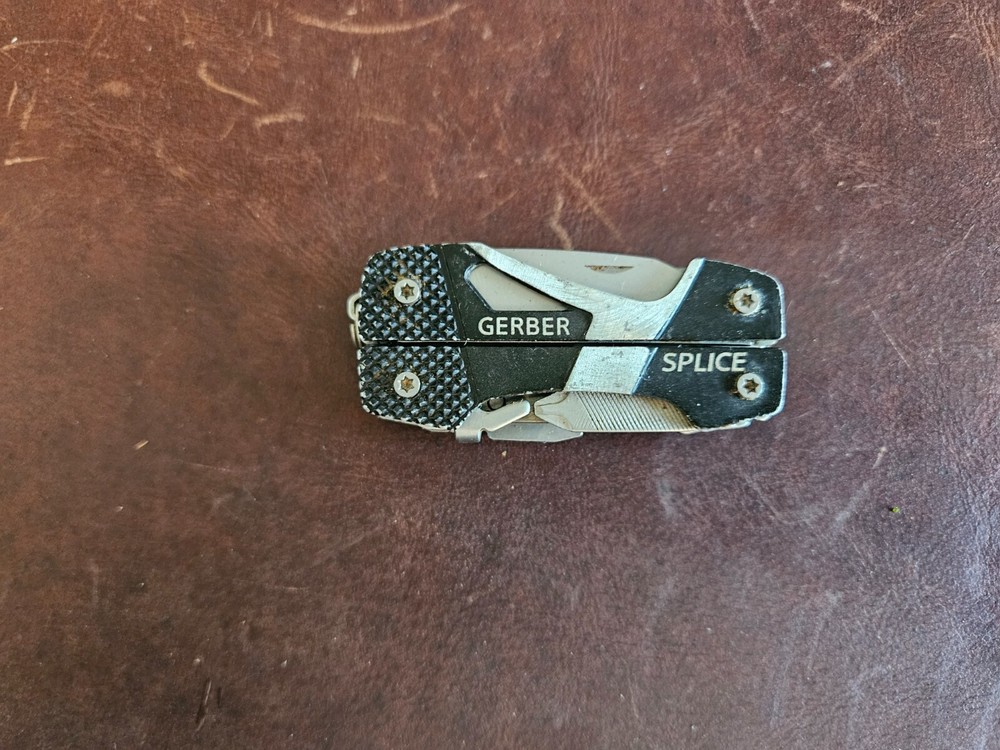 One Gerber Vise / Splice Keychain multitool TSA