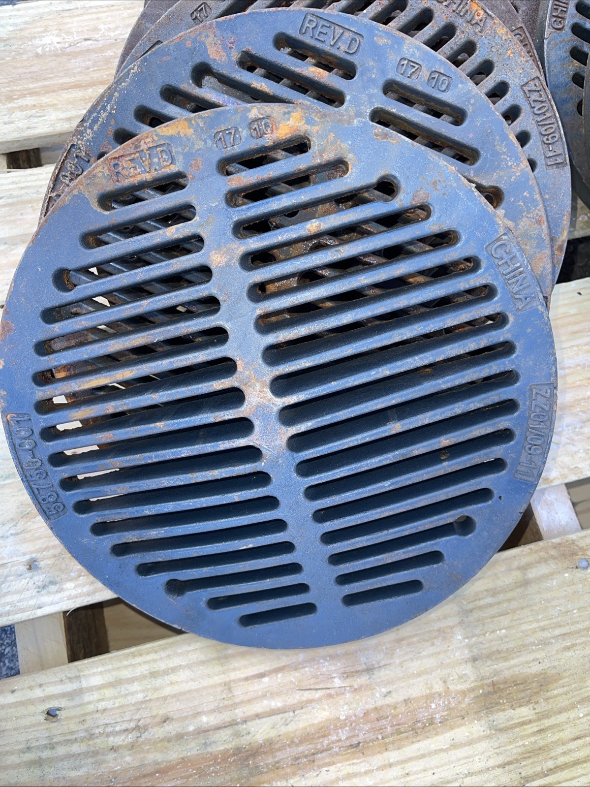 Advanced Drainage Systems Nyloplast Ductile Iron 12" Cast Iron grate .