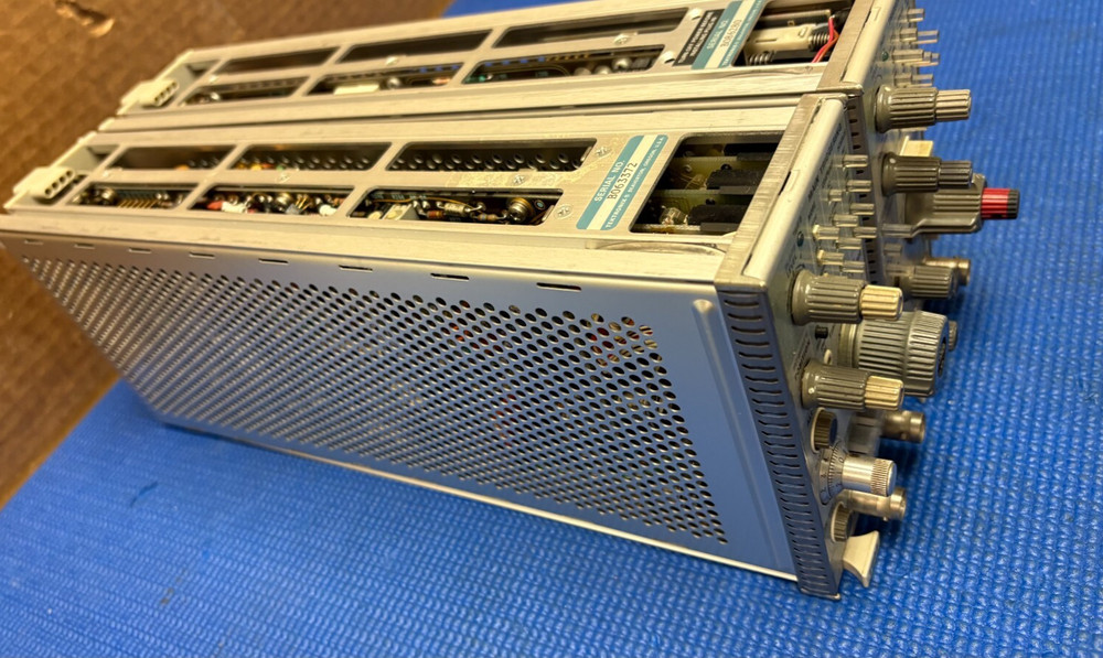 Tektronix 7B92 DUAL TIME BASE & 7B85 DELAYING TIME BASE MODULES