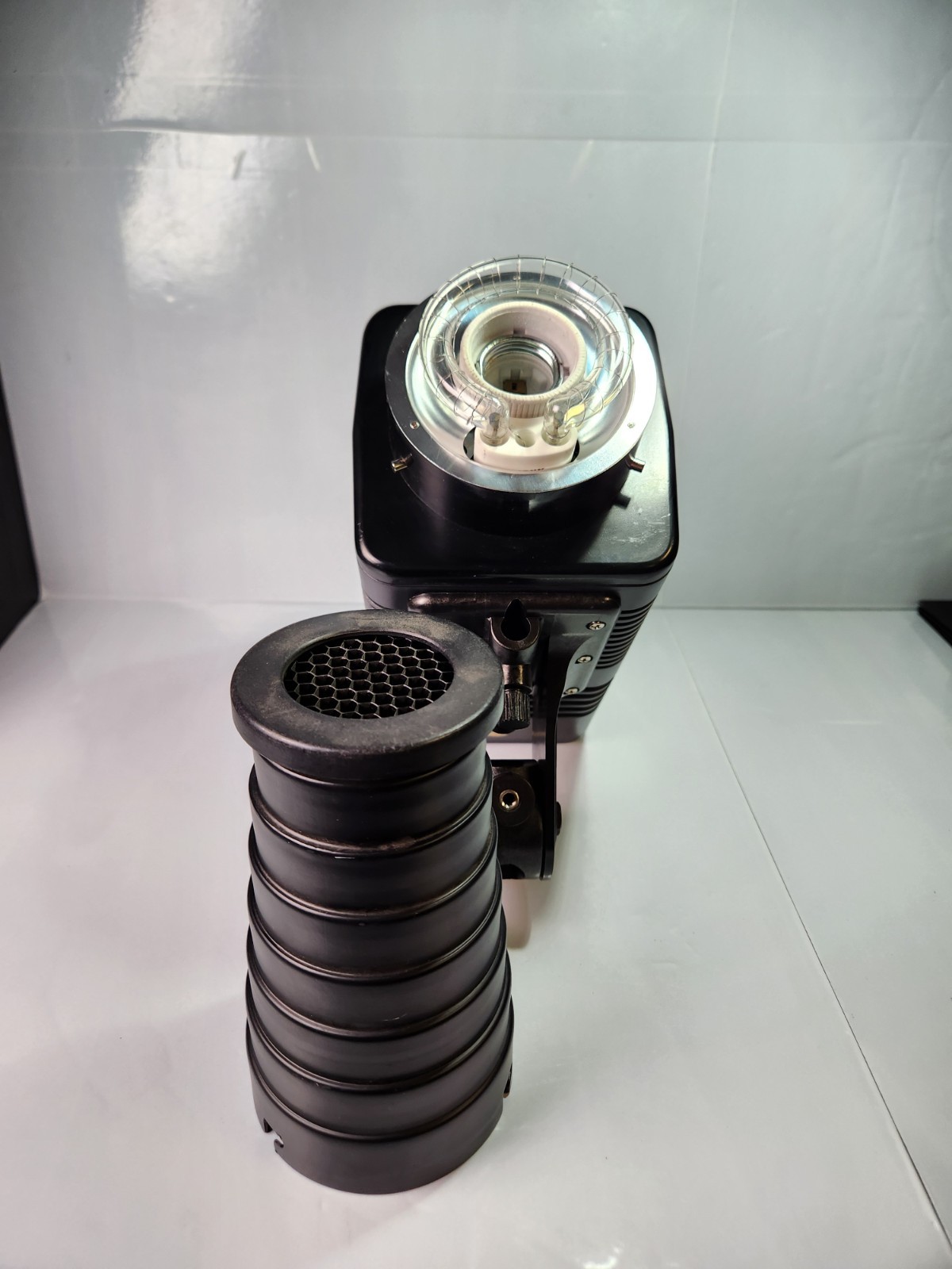Sp Studio Systems Excalibur 3200 Light With Snoot
