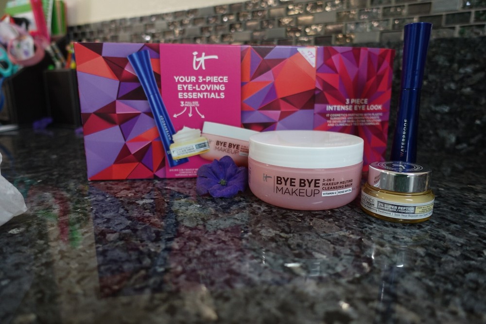 It cosmetics your 3 piece eye loving essentials new in box