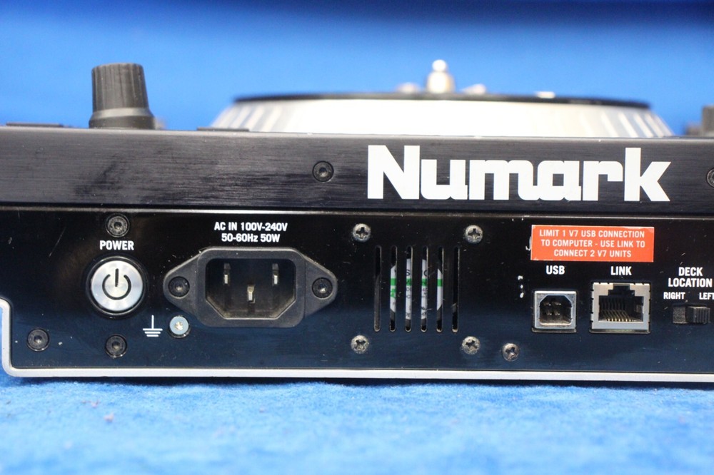 Numark V7 High-resolution Motorized Turntable Software Controller -Black