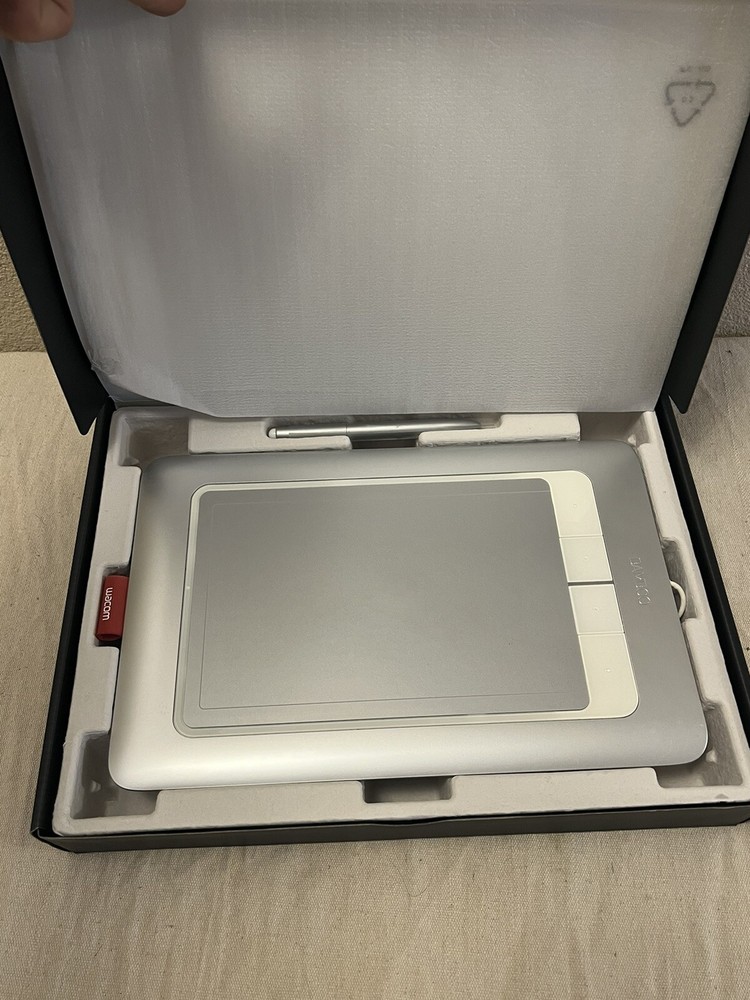 Wacom Bamboo Fun Pen & Touch Graphics Drawing Tablet USB