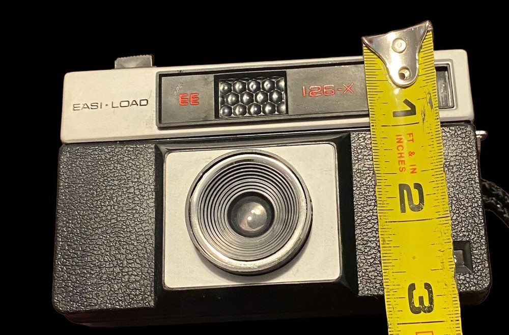 Sears vintage camera Easi Load EE 126-X with film inside untested
