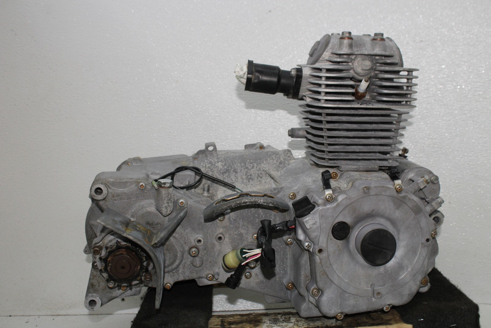 04-13 YAMAHA GRIZZLY 125 ENGINE MOTOR HEAD CASES CRANK SHAFT RUNS!