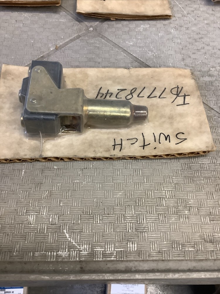 United Controls J40 266 Switch 7778244