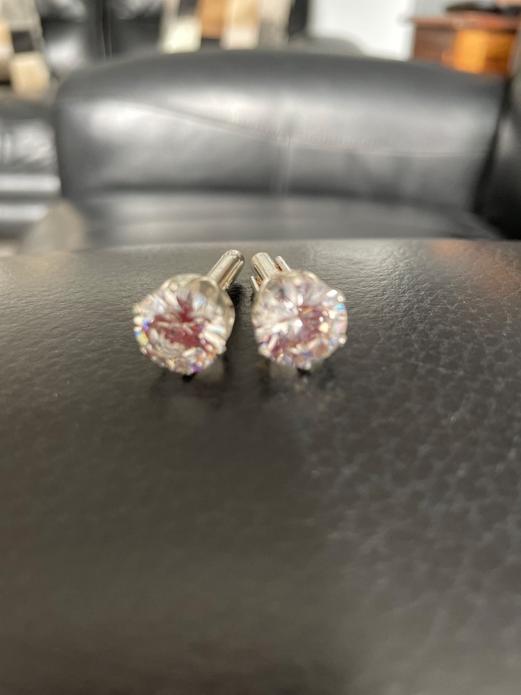 SELECTION OF CUFFLINKS