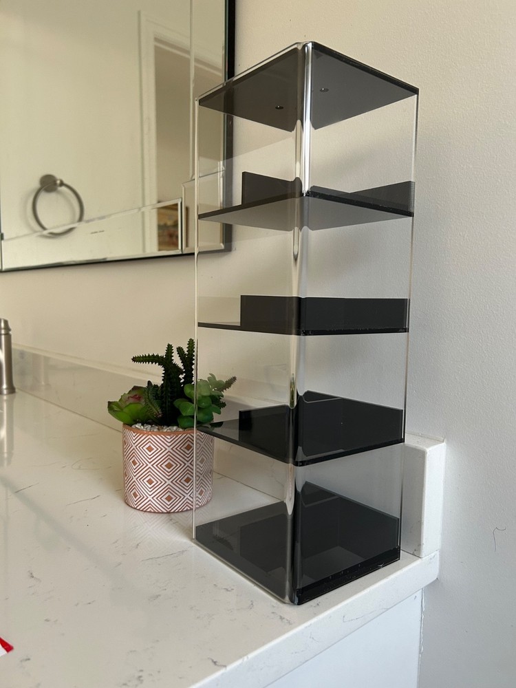 Portable Retail Display Case - Medium size with black separations - Acrylic