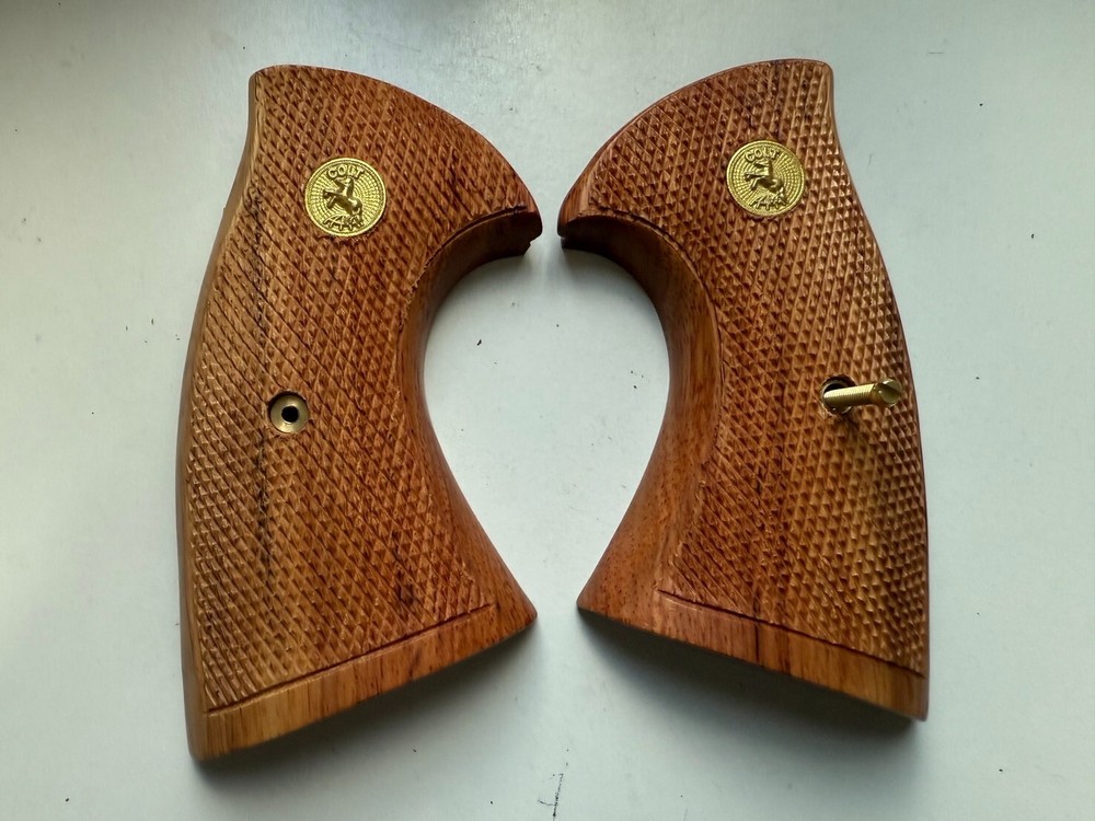 Hardwood grip for  COLT PYTHON  grips (I, E FRAME) All checkered handmade
