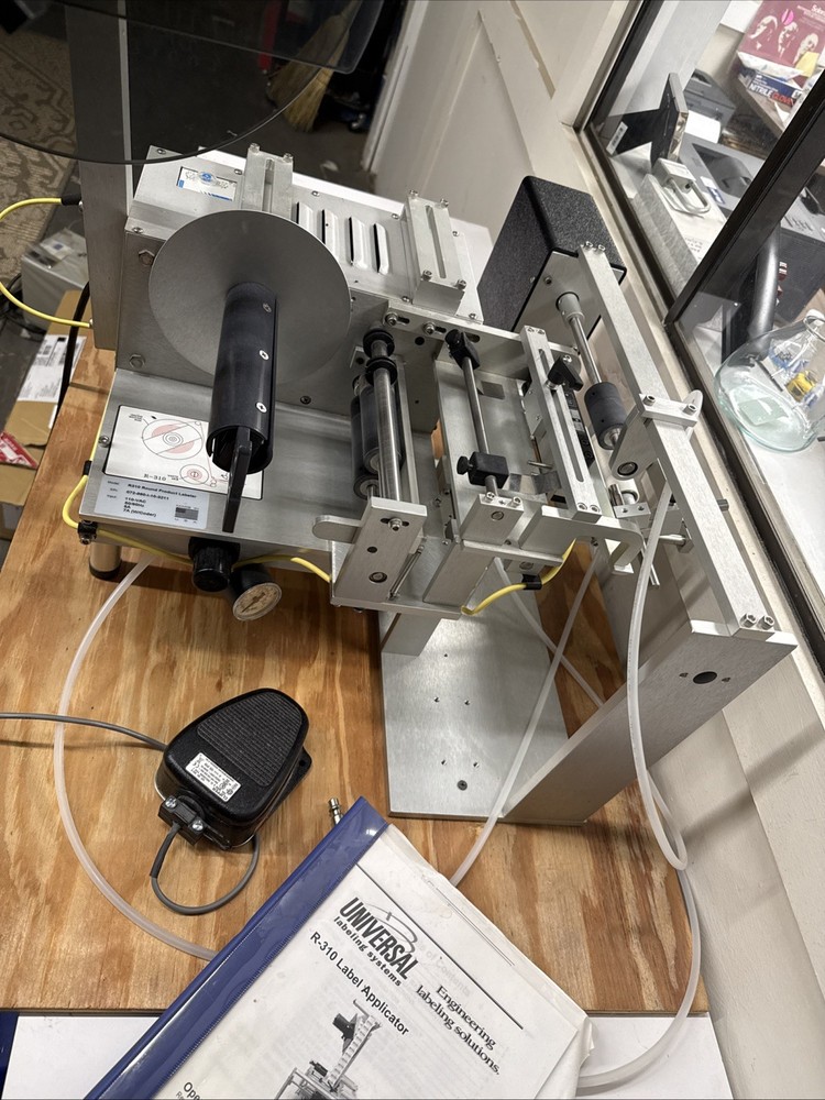 Universal R310 Round Product Semi-Automatic Labeling Machine