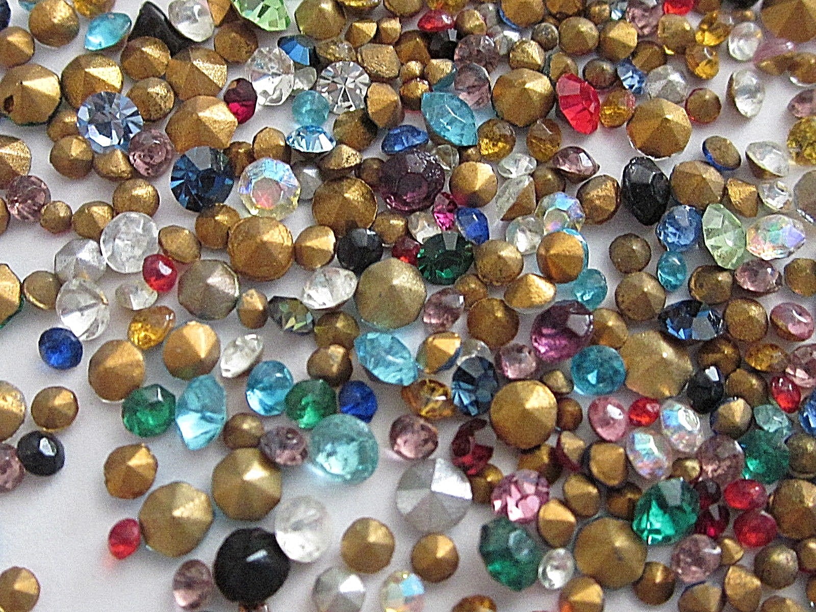 600 TINY SMALL VTG GLASS RHINESTONES COLORS MIX AB CLEAR CZECH PRECIOSA HUGE LOT