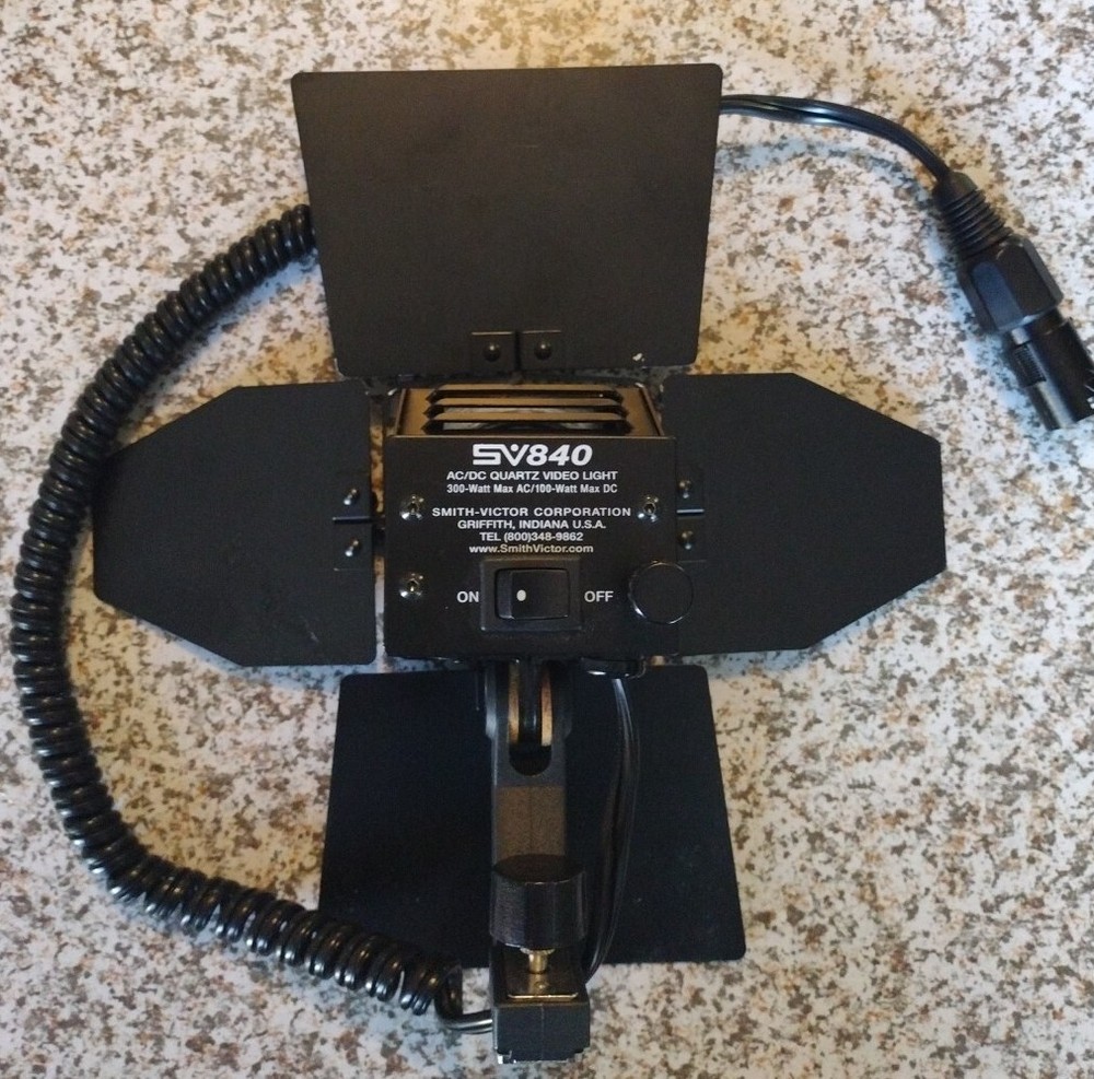 Smith-Victor Camera Mounted Quartz Halogen Digital Video Light SV840
