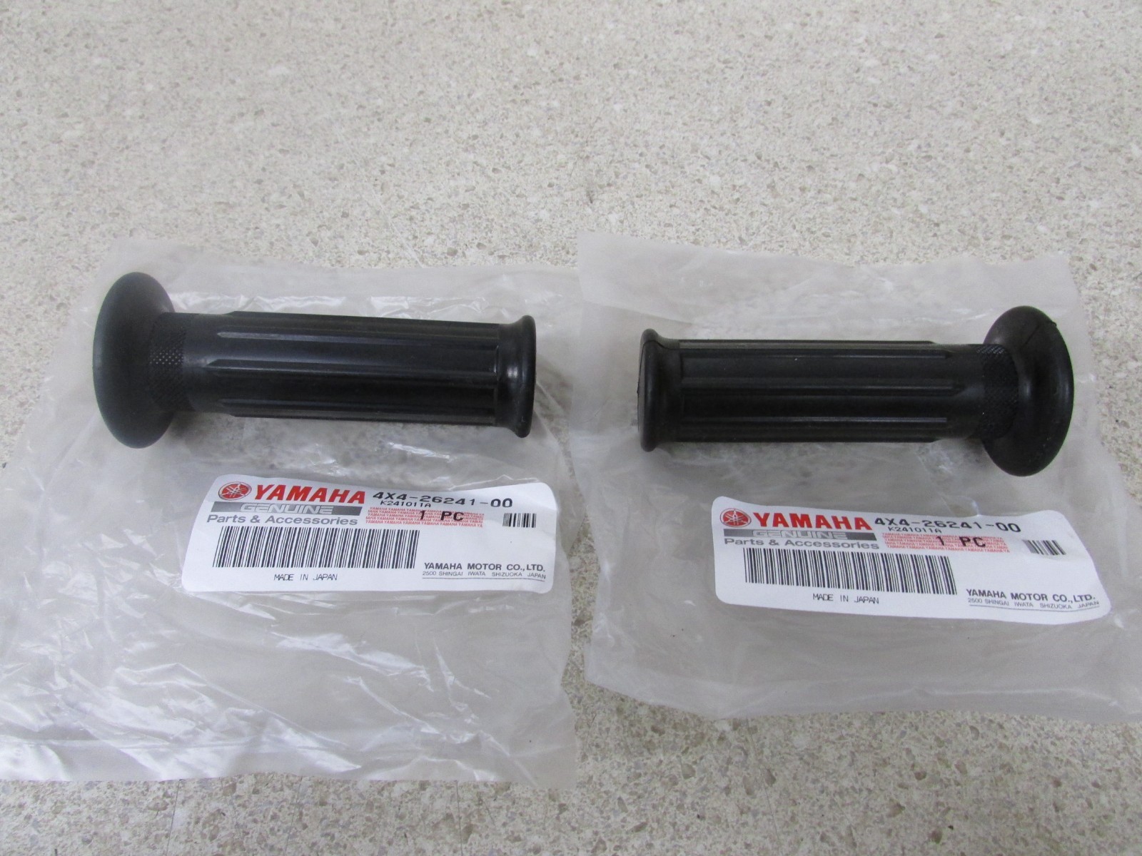 NOS 84-86 YAMAHA YT60 TRI-ZINGER YF60 4-ZINGER OEM LH & RH HANDLEBAR GRIPS