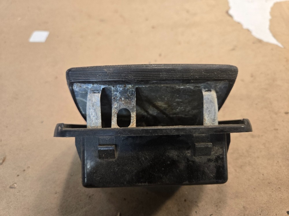 Triumph TR7 Ashtray YKC970