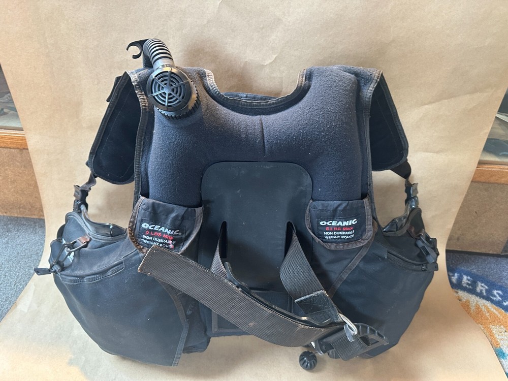 Oceanic OPSK BCD, Size Small/Medium with integrated weight system