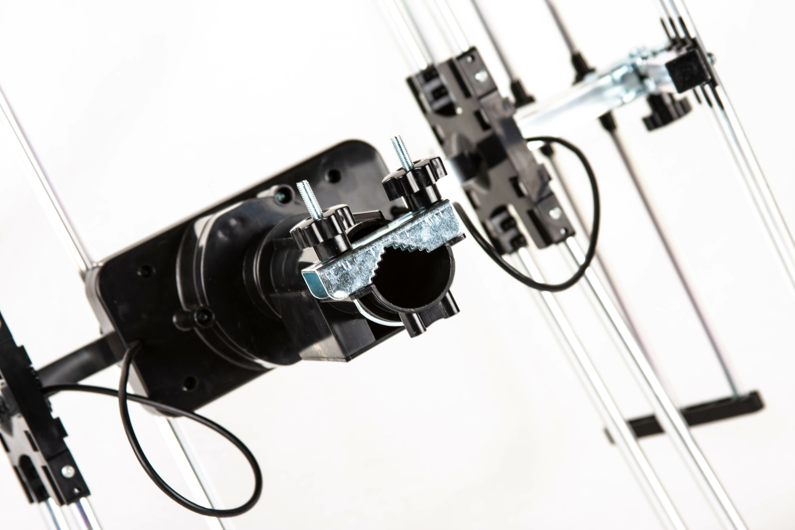 HDTV Outdoor Antenna 200 Mile 360° Rotation UHF/VHF/FM Radio with Remote Control