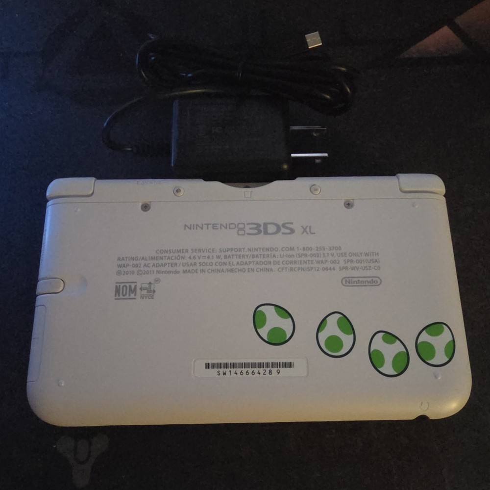 USA VERSION- Nintendo 3ds xl Yoshi edition- tested working