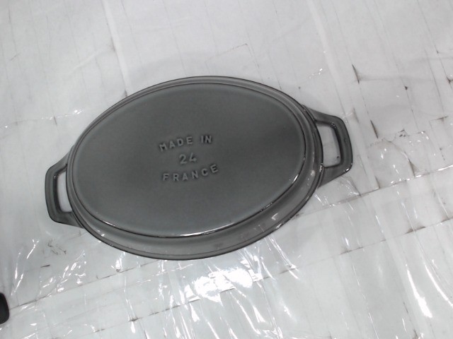 UsedGood - Staub Flat Graphite Oven Dish, Oval, 24cm