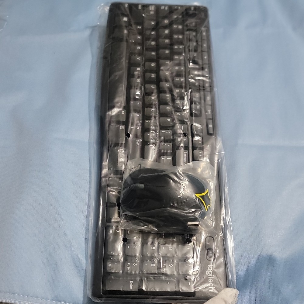 Logitech Wireless Keyboard and Mouse Bundle Black BRAND NEW!