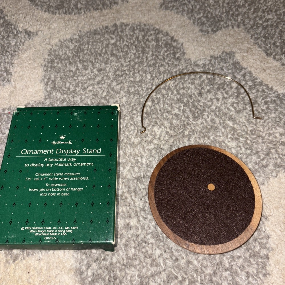Good Condition 1985 Hallmark Keepsake Ornament Display Stand